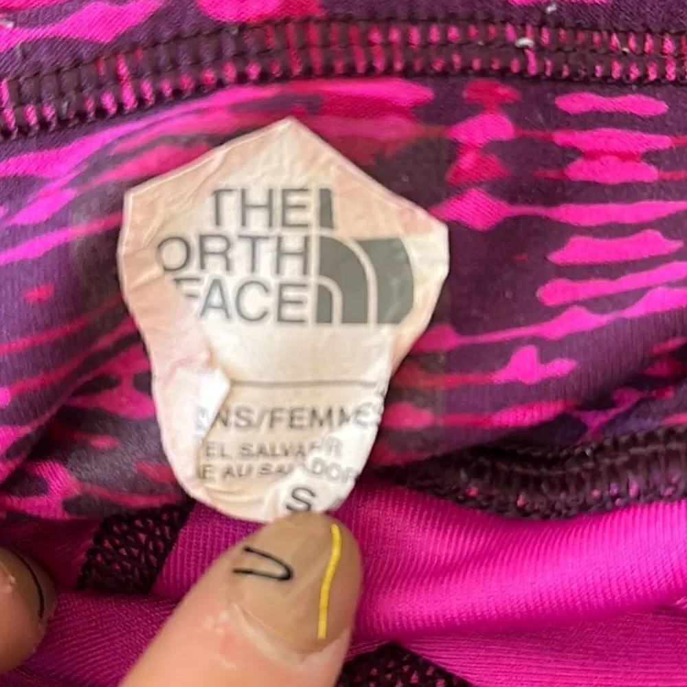The North Face Pink/Purple Camo Print Stretch Athletic Yoga Pants Women's P/S.